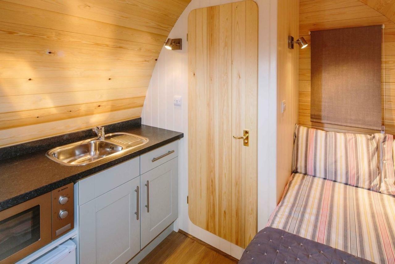 Lupin Glamping Pod Hotel Cheltenham Exterior photo